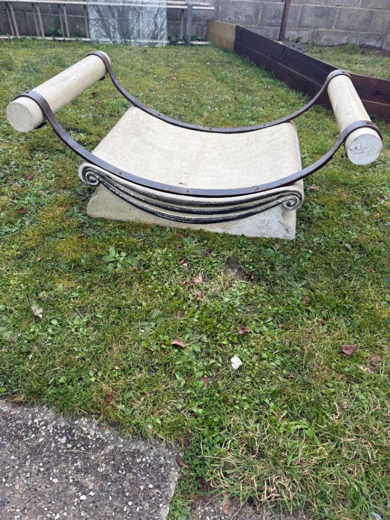 Free Outside garden table with the glass