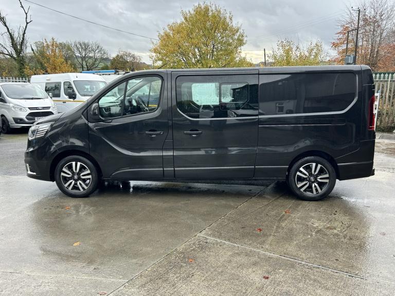 RENAULT TRAFIC 2.0 LL30 Blue dCi 170 Auto EDC Extra Sport Crew Cab Van 6 Seater