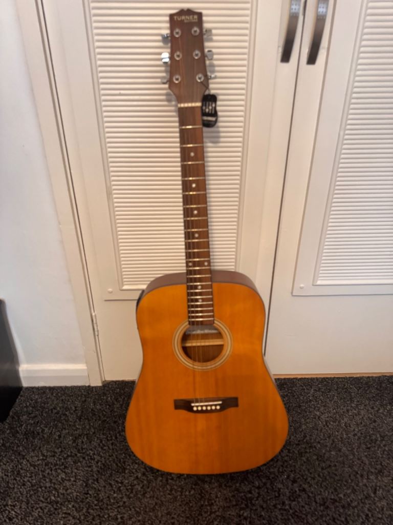 TURNER TD180E Acoustic Guitar – Excellent, Like New Condition
