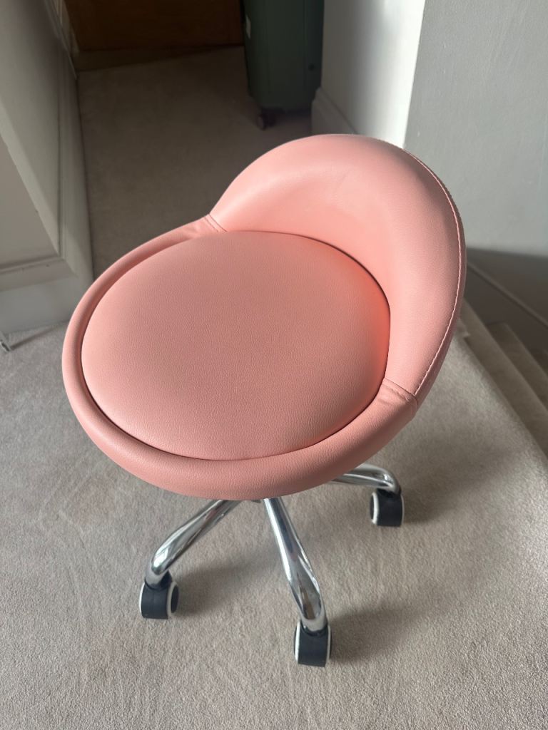 Pink height adjustable beauty stool