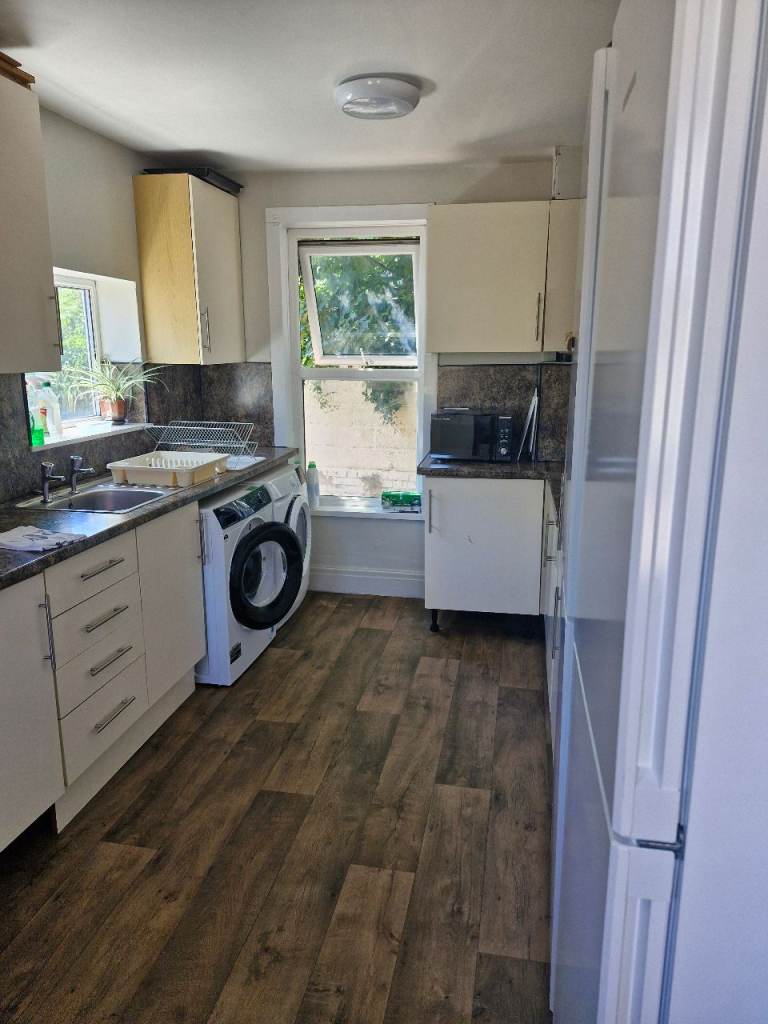 Double room in shared house in Plymouth