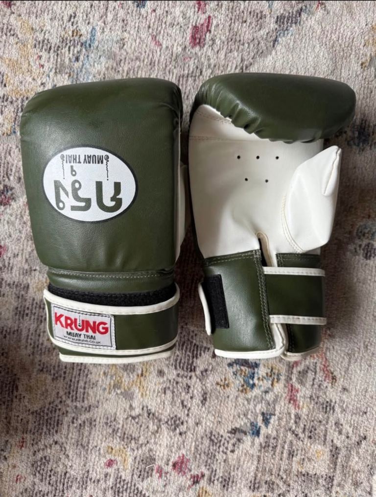 Boxing gloves Muay Thai 