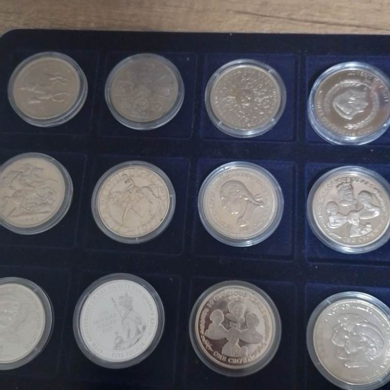 Collection of 24 Silver-Coloured Commemorative Coins in Wooden Box