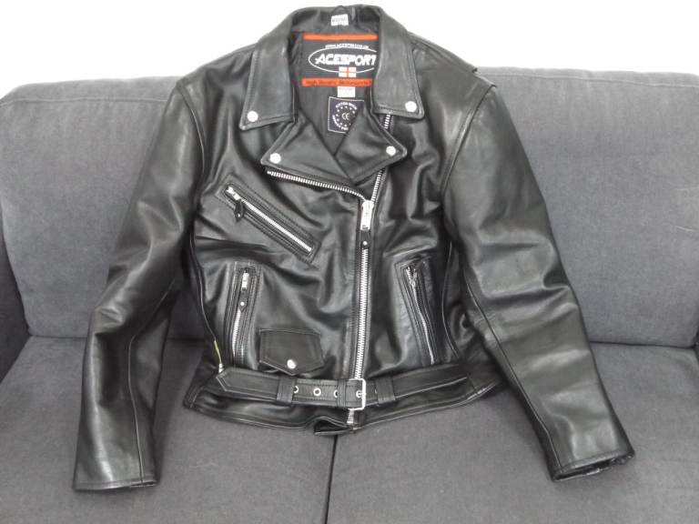 Ladies Leather Motorcycle Jacket Size 12 with armour