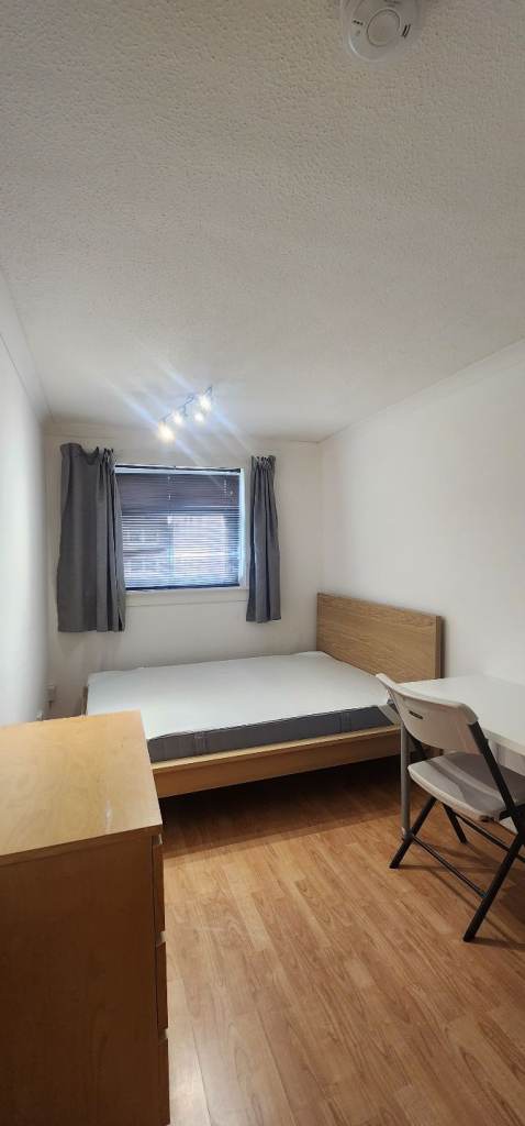 Room available in city center 