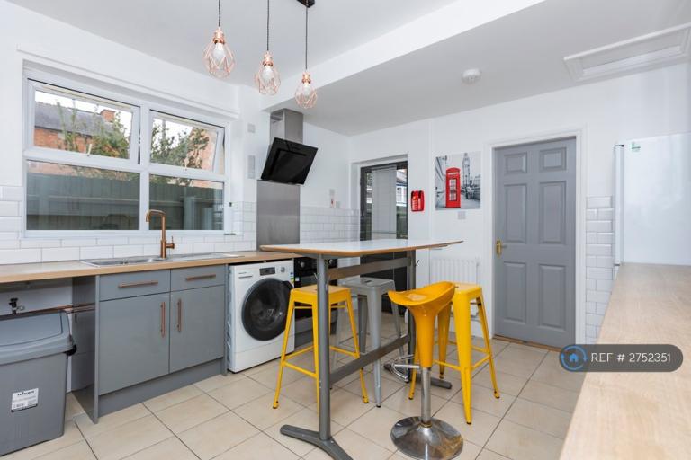 3 bedroom house in Paton Street, Leicester, LE3 (3 bed) (#2752351)