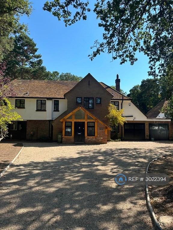 5 bedroom house in Old Woking Road, Woking, GU22 (5 bed) (#3022394)