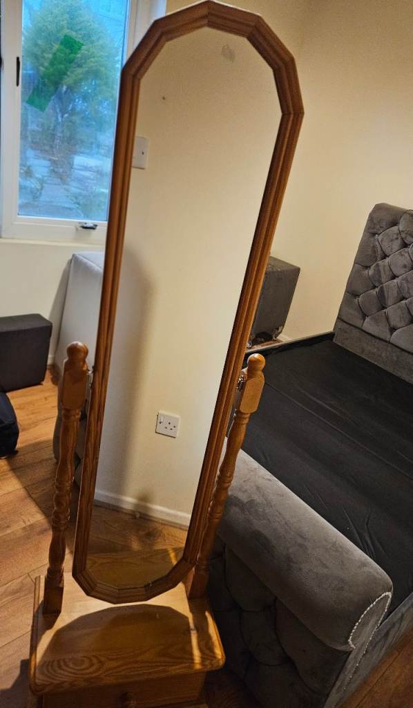 Long standing mirror 