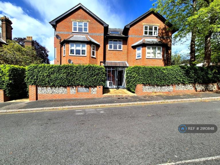 2 bedroom flat in Ashdown House, Guildford, GU1 (2 bed) (#2910848)