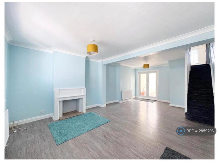 1 bedroom in Saxton Street, Gillingham, ME7 (#2859798)