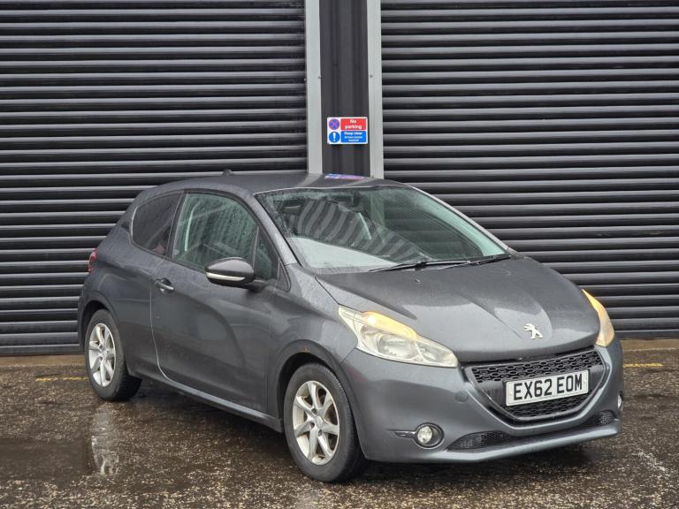 PEUGEOT 208 1.2 VTi Active 2012