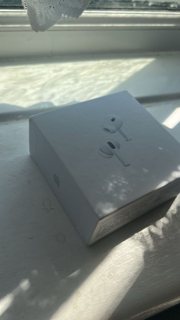 Apple AirPods Pro 2nd Generation with MagSafe Wireless Charging Case (USB‑C) 