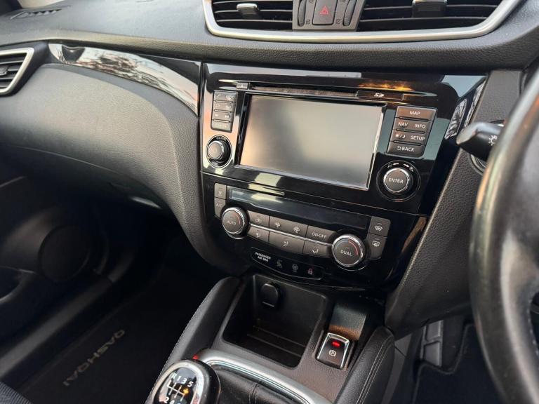 2015 Nissan Qashqai 1.6 dCi Tekna 5dr HATCHBACK Diesel Manual