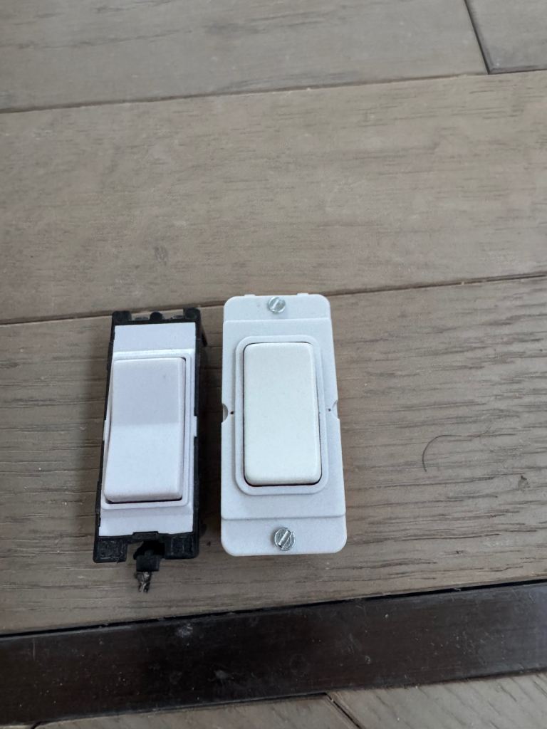 Retractive switch modules 