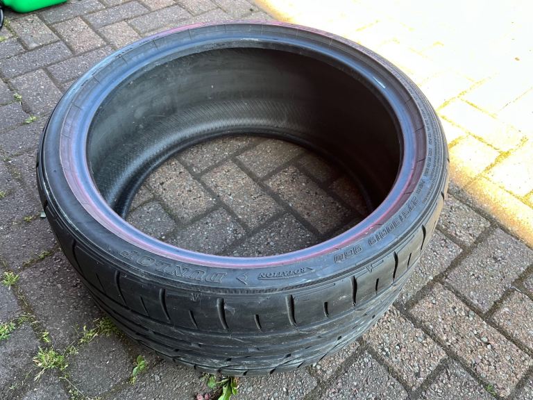 Dunlop tyre 275/30/19 5mm tread