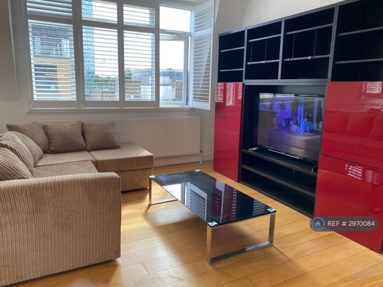 1 bedroom flat in Rutherford Court, London, SW19 (1 bed) (#2970084)