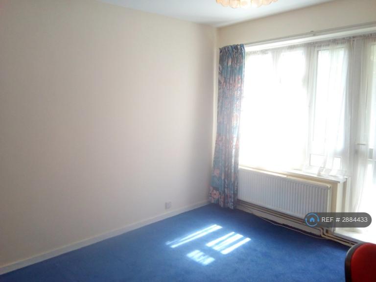 2 bedroom flat in Wiltshire Close, London, SW3 (2 bed) (#2884433)