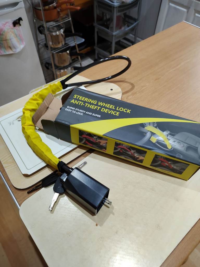 Anti theft steering wheel lock