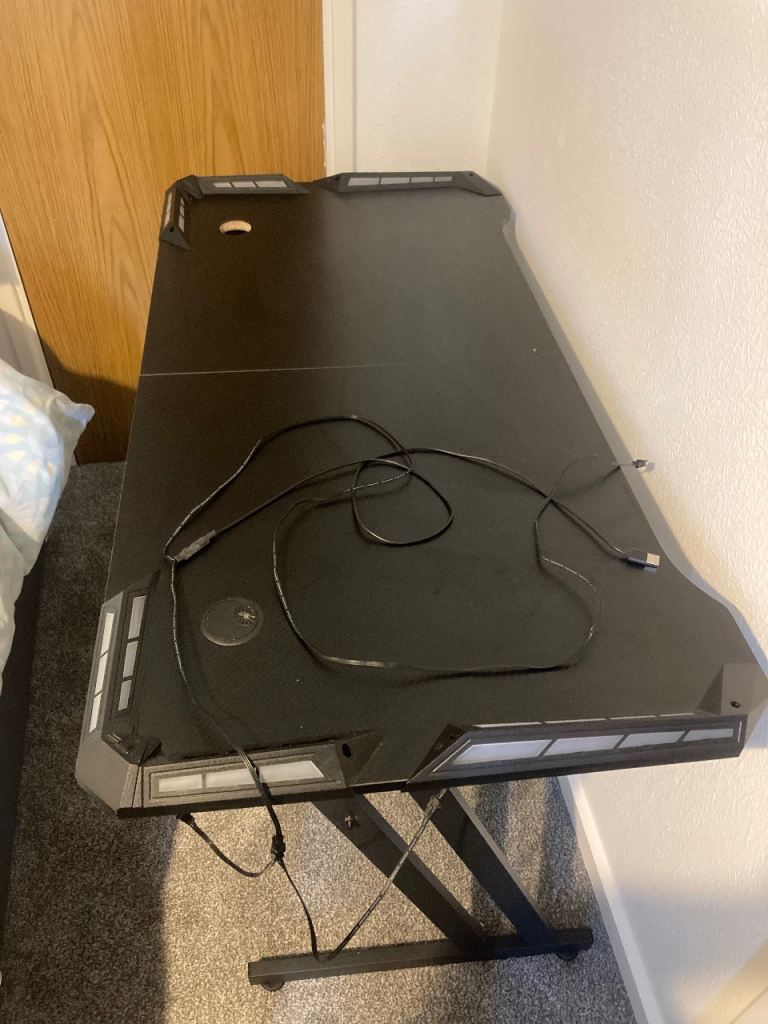 DLONGONE Gaming Desk with LED Lights – Black Z-Shaped