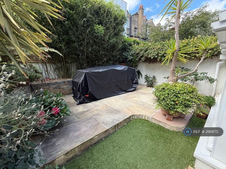 2 bedroom flat in Finborough Road, London, SW10 (2 bed) (#2914172)