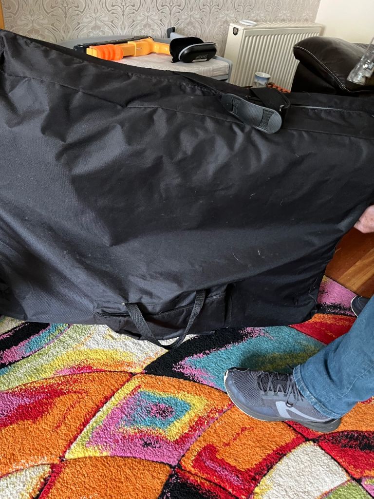 Massage table (portable )in bag 