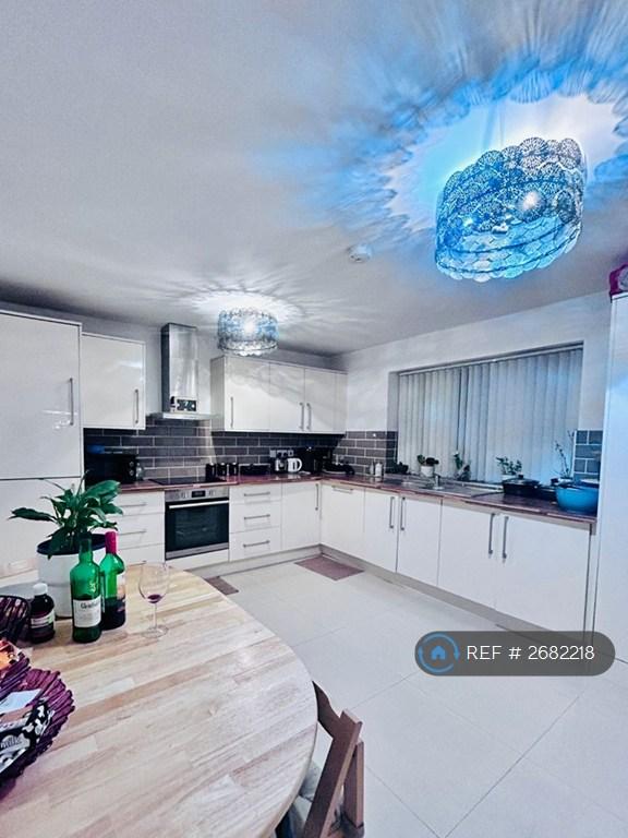 2 bedroom house in Station Road, Amersham, HP7 (2 bed) (#2682218)