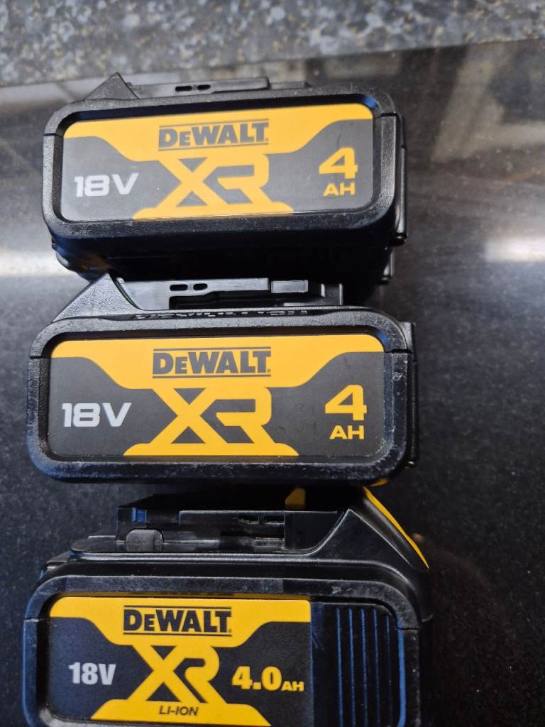 3x dewalt 4amps
