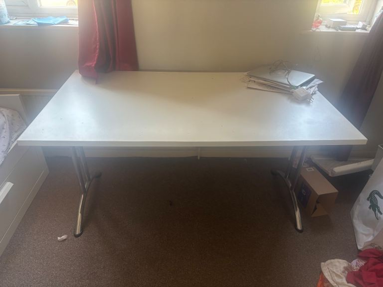 White Desk with Metal Legs – Good Condition