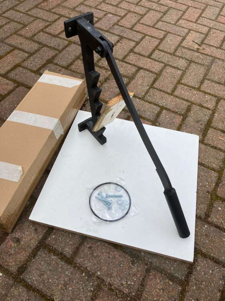 WALL OR FLOOR MOUNTED SPLITTER