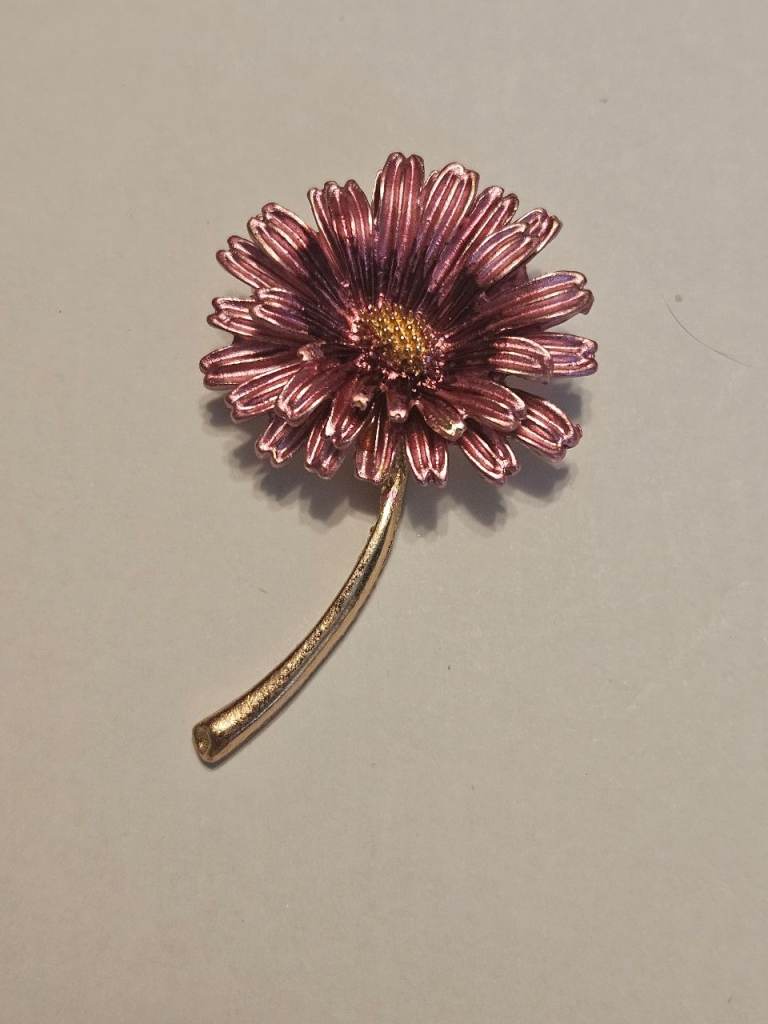 Simple flower brooch 