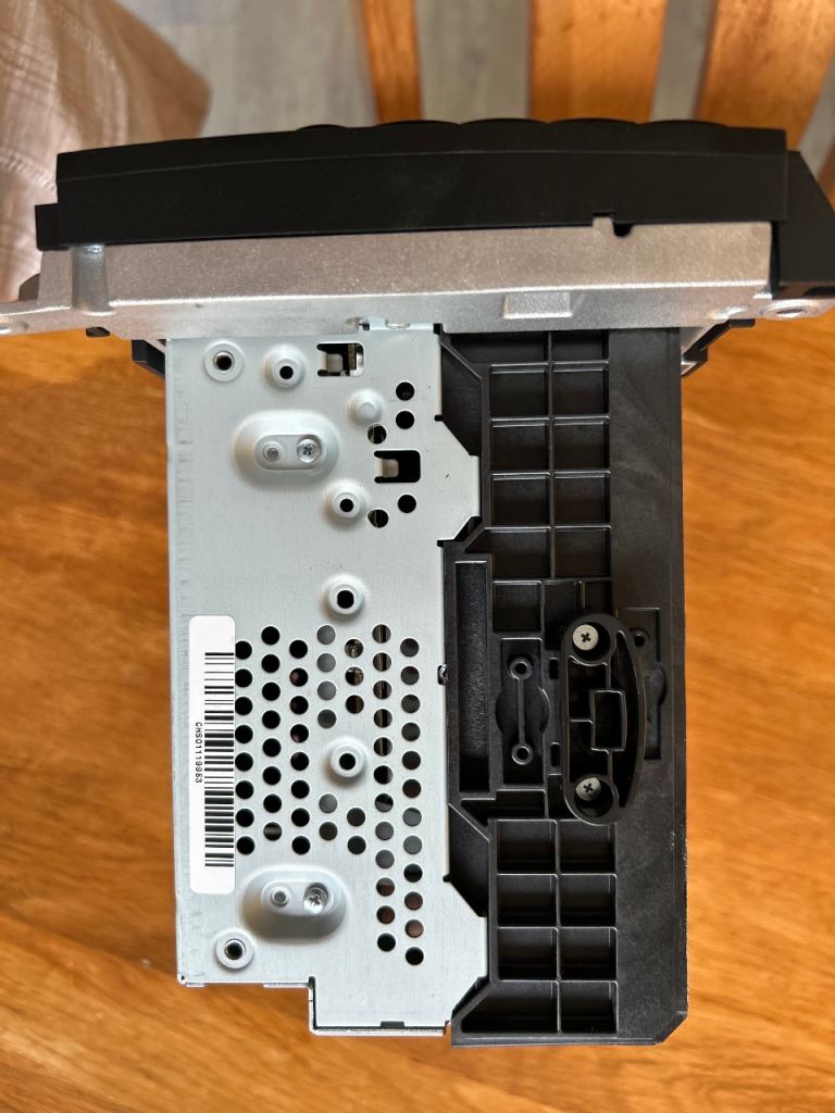 Oringianl used Cat stereo, Mercedes a class 21011