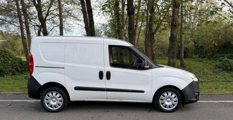 Man and small van.. COURIER / WASTE REMOVAL / TIP TUNS