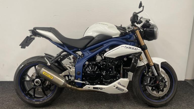 TRIUMPH SPEED TRIPLE 1050 - CARBON - FULL HISTORY - ARROW EXHAUST