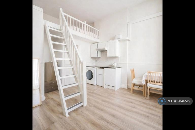 Studio flat in Cromwell Road, London, SW5 (#2846515)