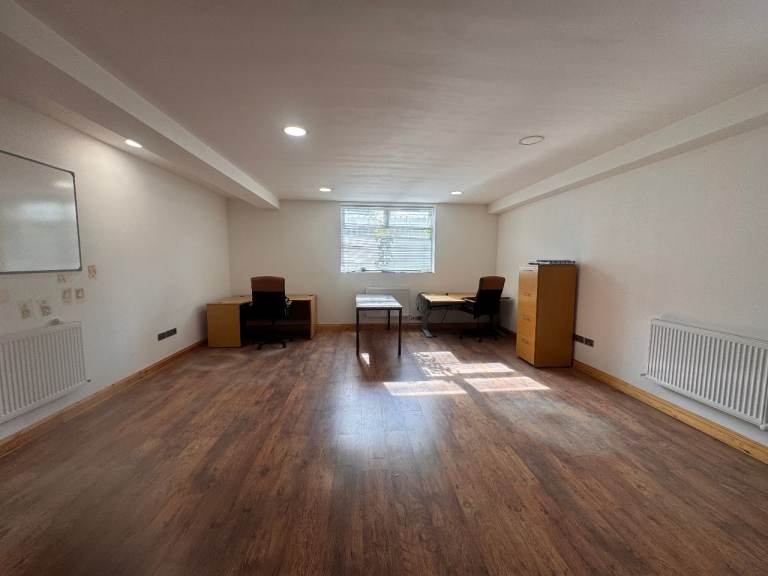 Office to let in Perivale