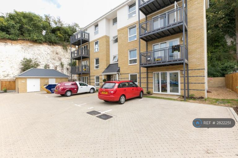 2 bedroom flat in Mutiny Close, Hertford, SG13 (2 bed) (#2822251)