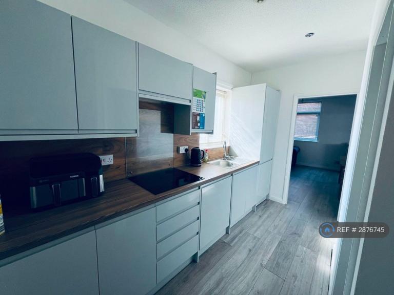 1 bedroom flat in Holderness Road, Hull, HU8 (1 bed) (#2876745)