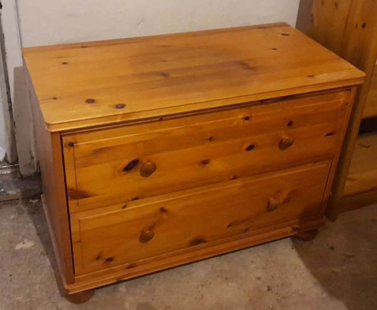 solid pine 2 draw chest of drawers good condition