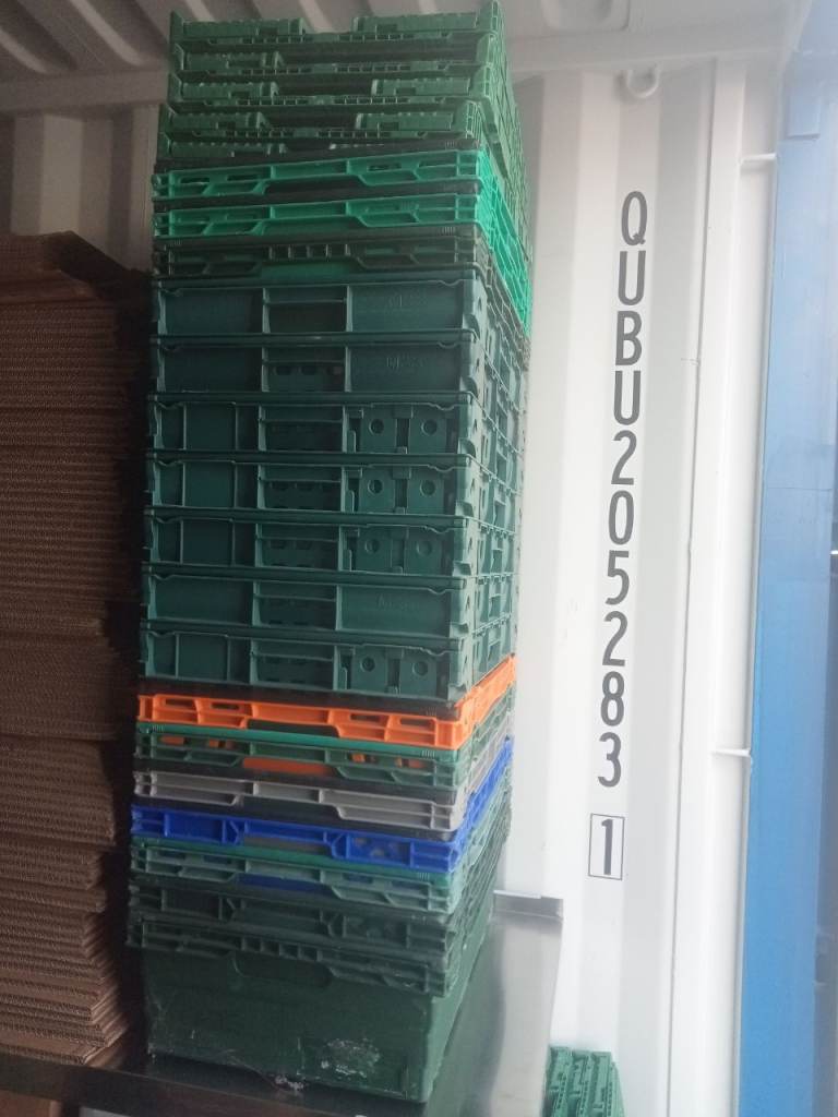 Fruit and vegetable baskets for shop display