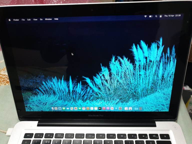 APPLE MACBOOK PRO A1278 13inch LAPTOP WITH CHARGER 2.53GHZ C2D, 4GB DDR3 128GB SSD RUNNING MONTEREY