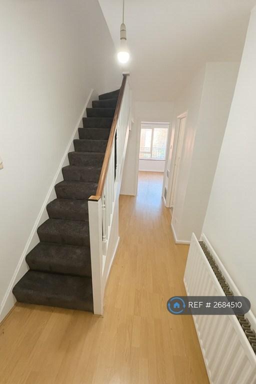 2 bedroom flat in Brill House, London, NW10 (2 bed) (#2684510)