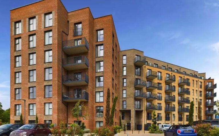 Modern 2-Bedroom Apartment in Central Hemel Hempstead - Available Now