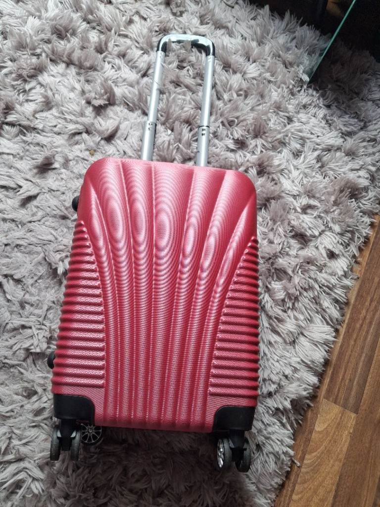 Pink Hard Shell Suitcase – Good Condition, Cabin Size