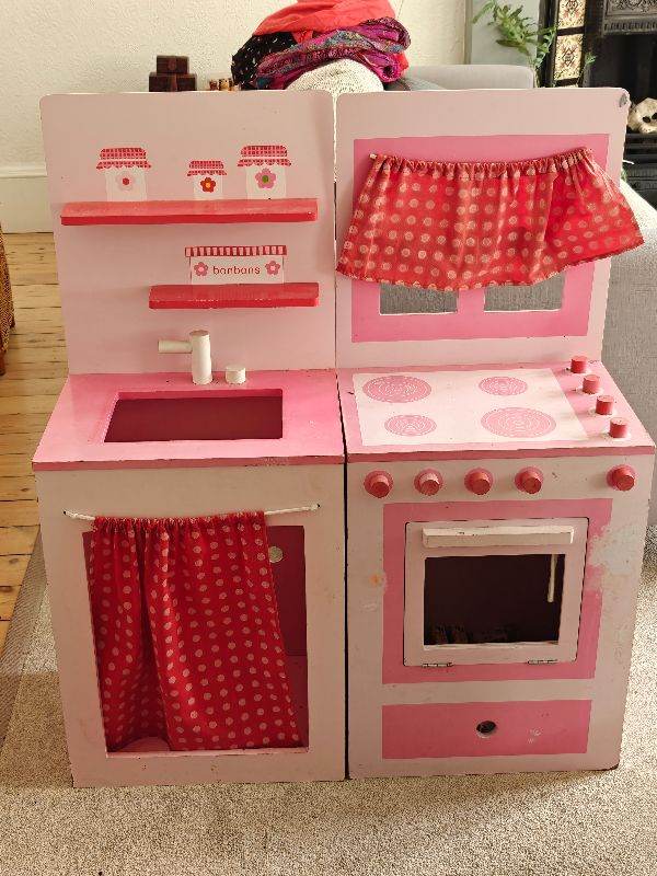 Toy kitchen
