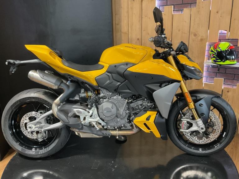 Ducati Streetfighter V2S 2026 and Physically in STOCK NOW! FREE UK DELIVERY!