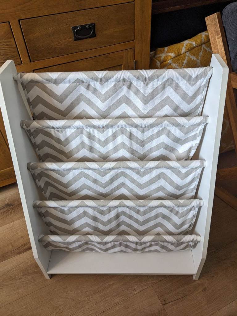 Kids grey chevron pattern cloth sling bookcase