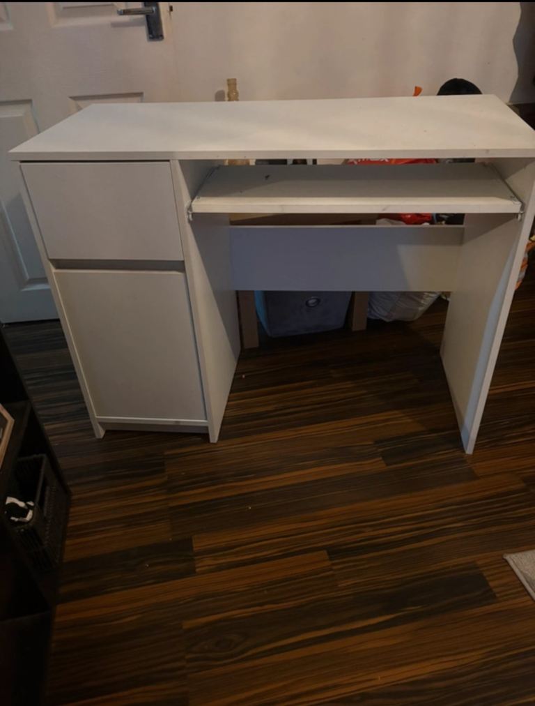 White Office/Study Desk with Drawers & Shelves