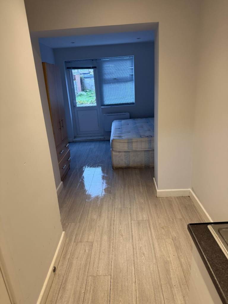 DSS ACCEPTED - Studio Flat Available in Sherwood Ave, Greenford. UB6