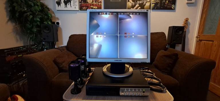 Complete CCTV System / 4x IR Cameras / 250GB / Samsung MagicBright Display / 4x Brand new BNC cables