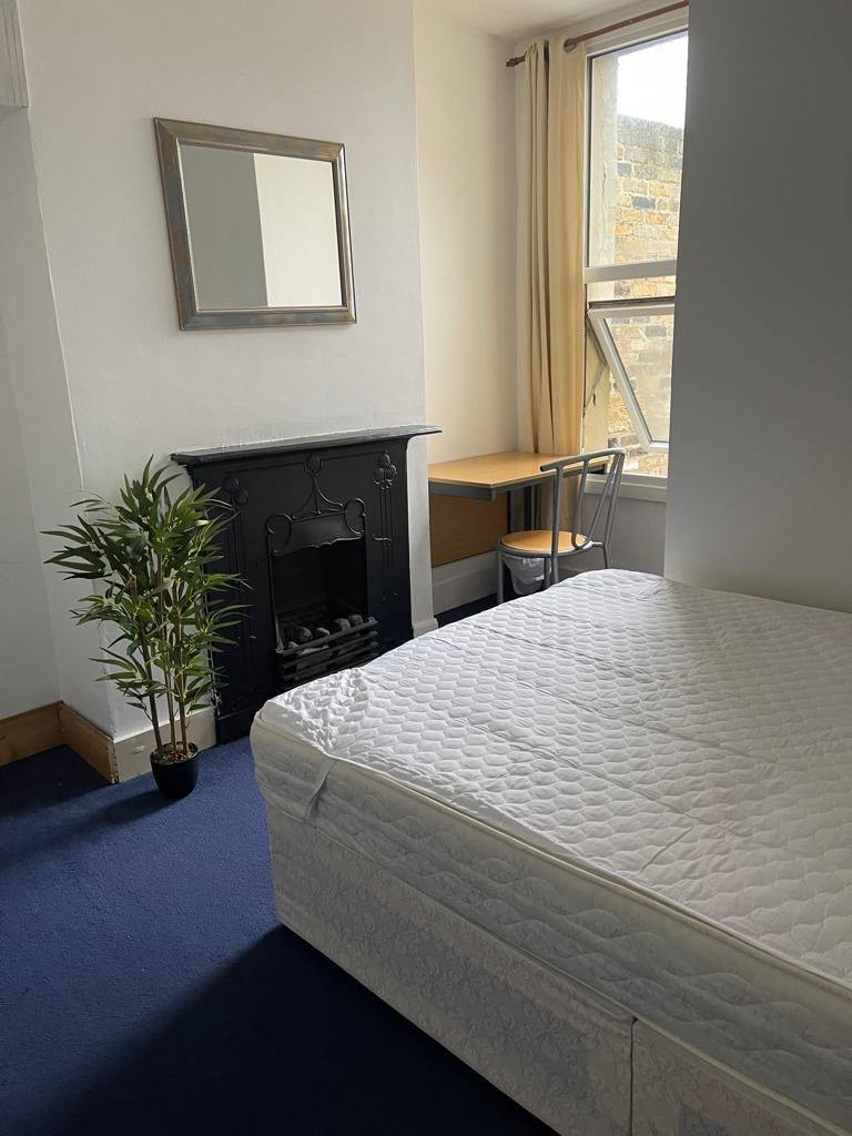 Double room to let